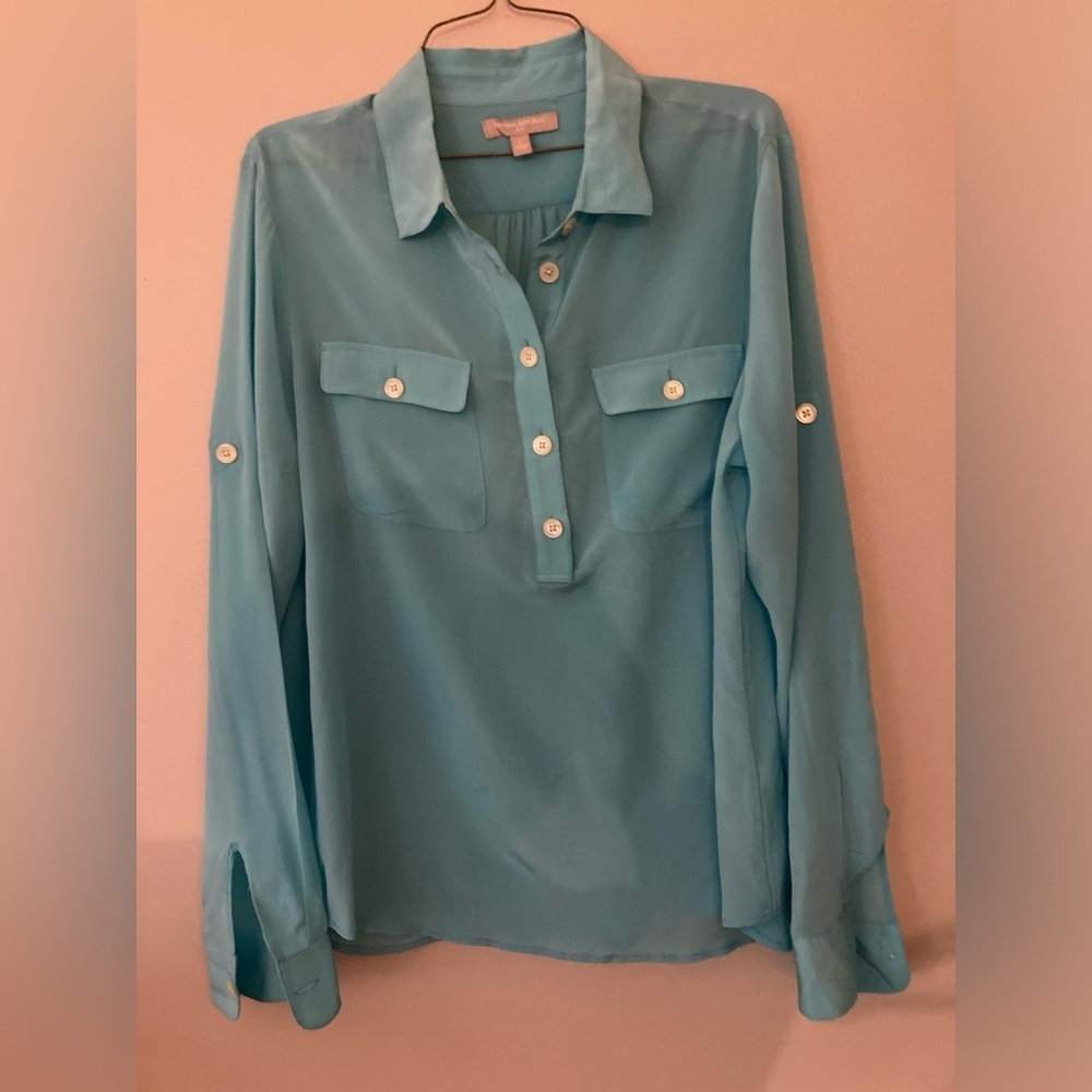 Banana Republic silk large signature class luxurious versatile blouse like new